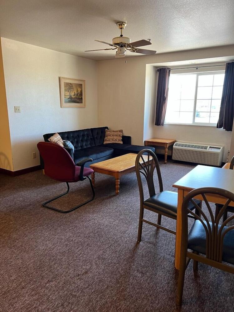 Boarders Inn & Suites By Cobblestone Hotels - Brush Exterior photo